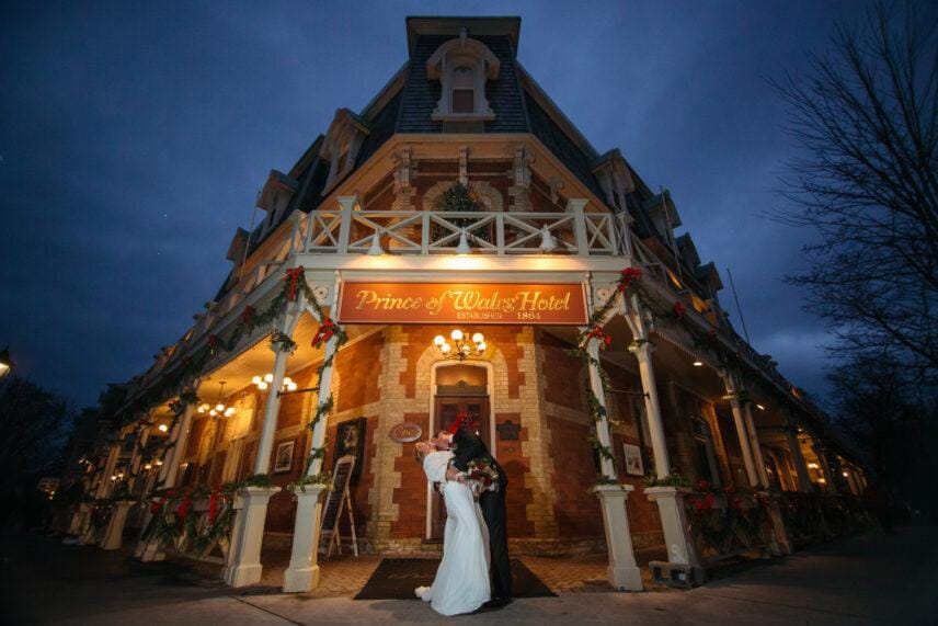 Newlyweds outside the Prince of Wales Hotel wedding venue in Niagara-on-the-Lake