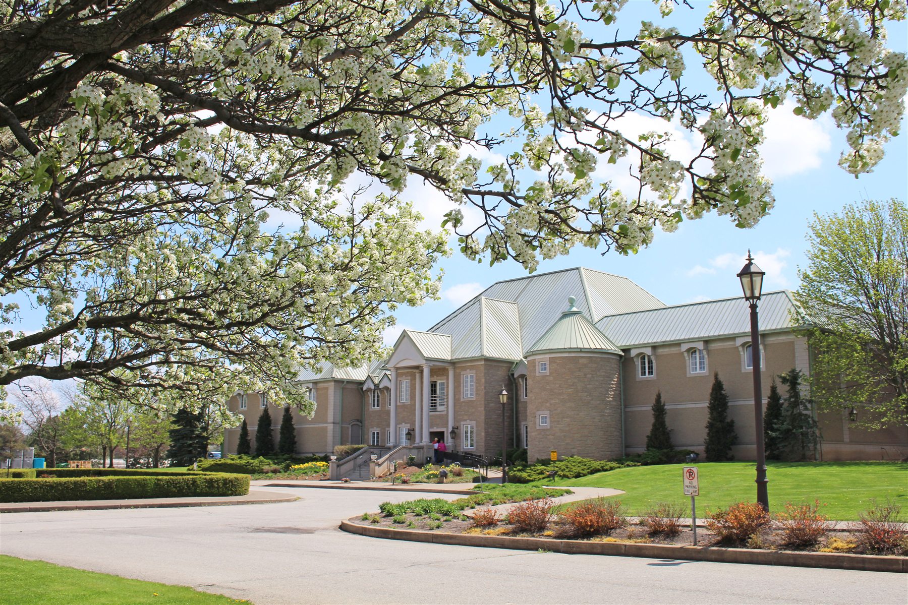 Château des Charmes winery estate exterior