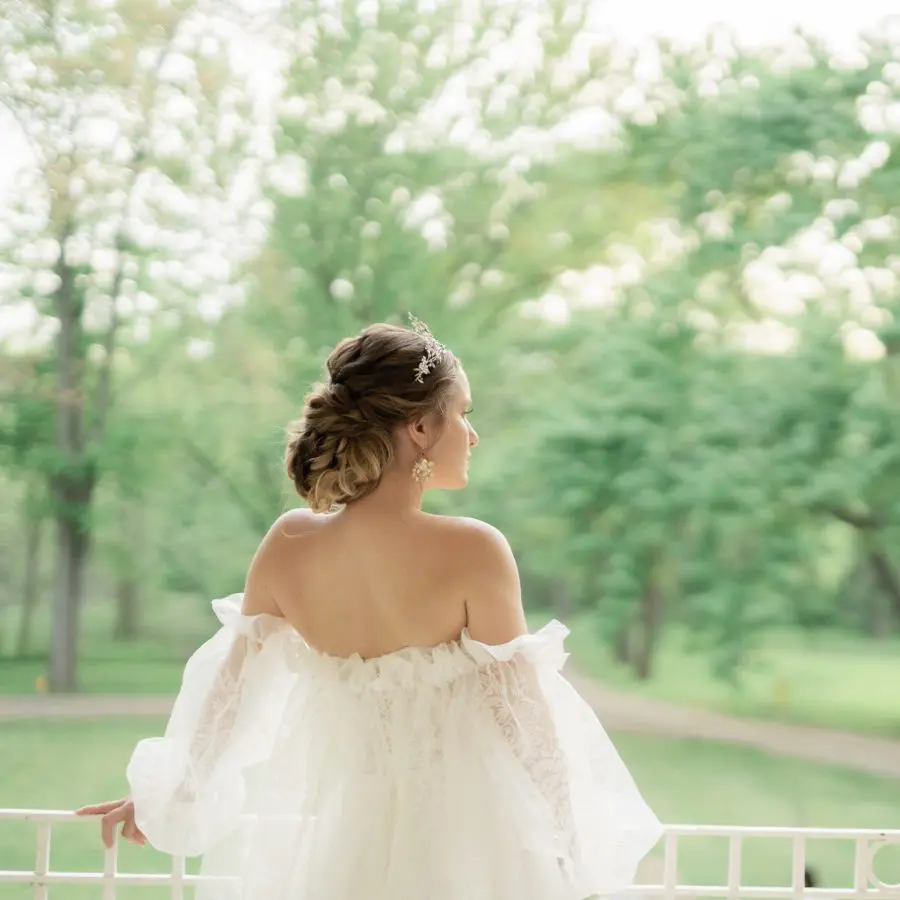 Bride overlooking the Willowbank grounds