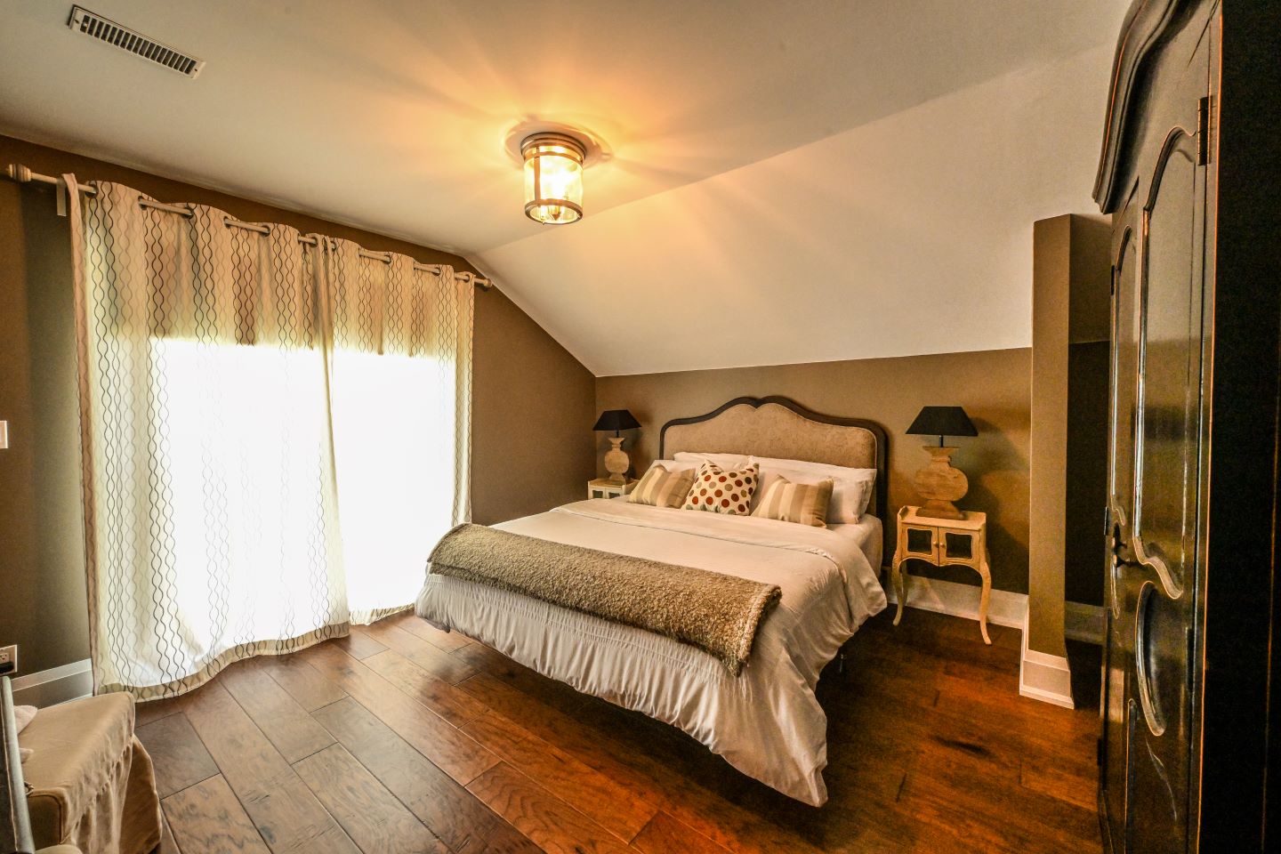 Guest House bedroom at Vieni Estates