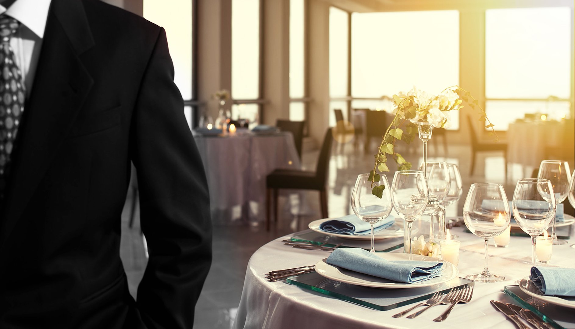 Elegant wedding dinner table and guest experience