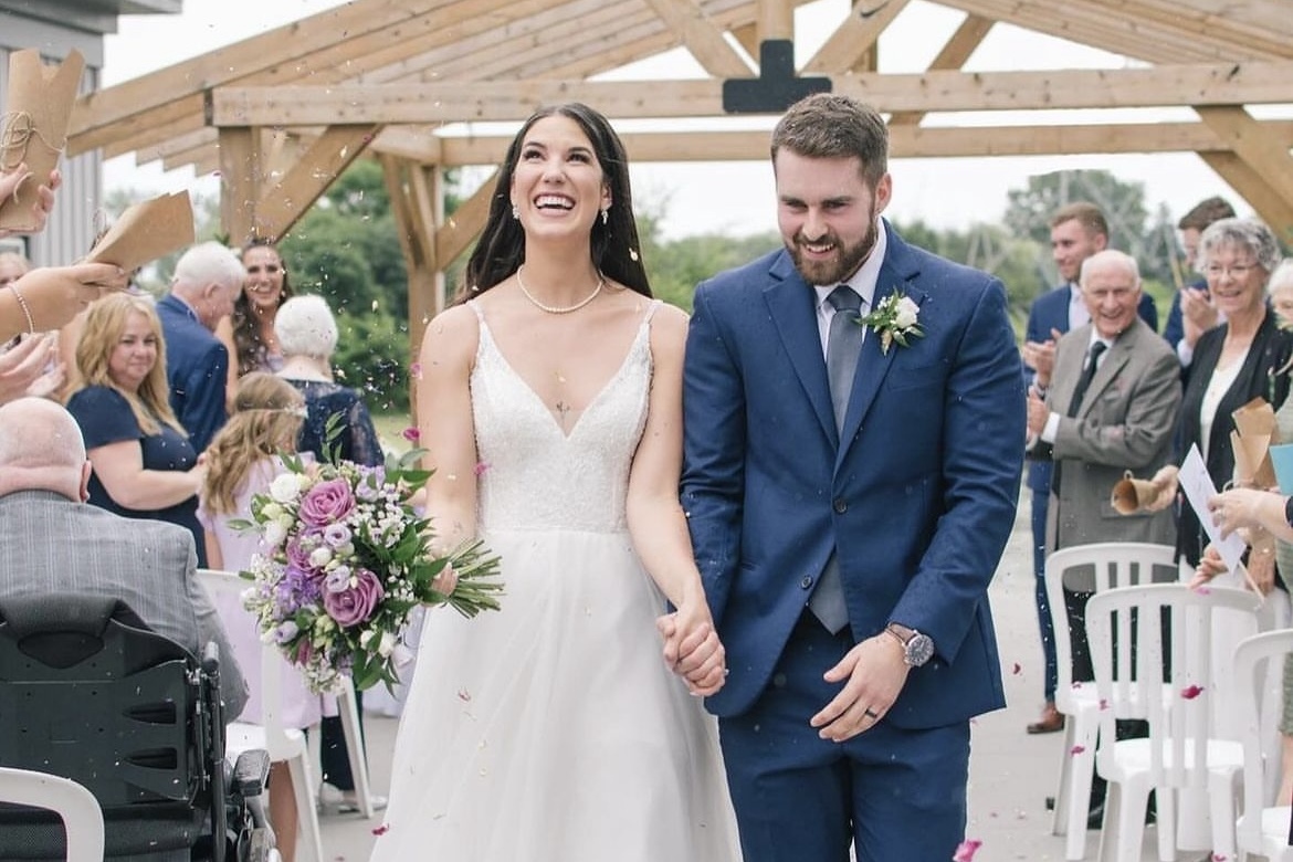 Beechwood Golf weddings outdoor ceremony in Niagara Falls