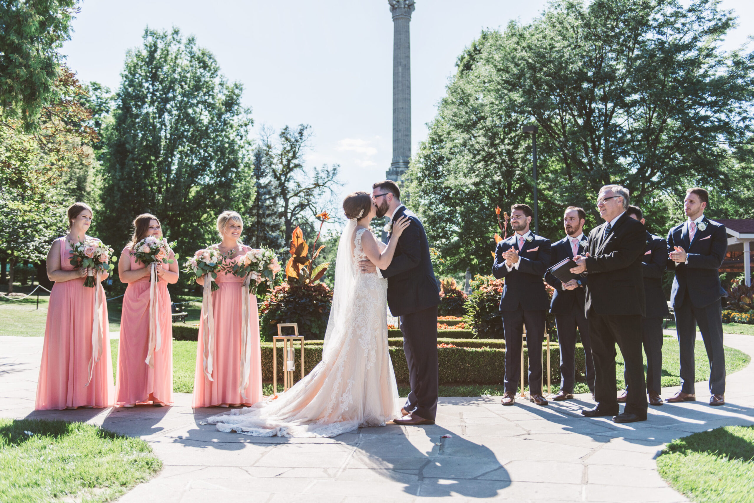 Outdoor wedding ceremony at Queenston Heights