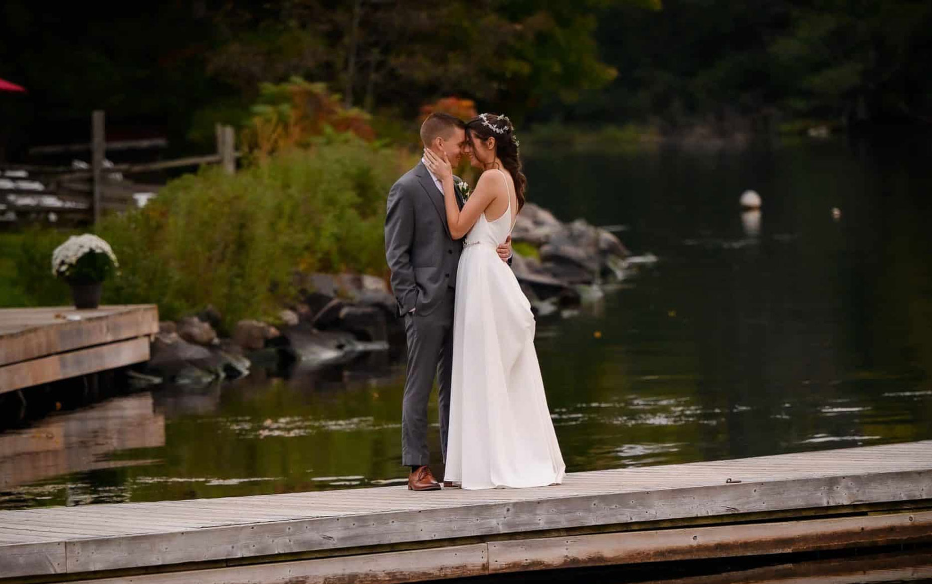 Wedding couple beside Gloucester Pool