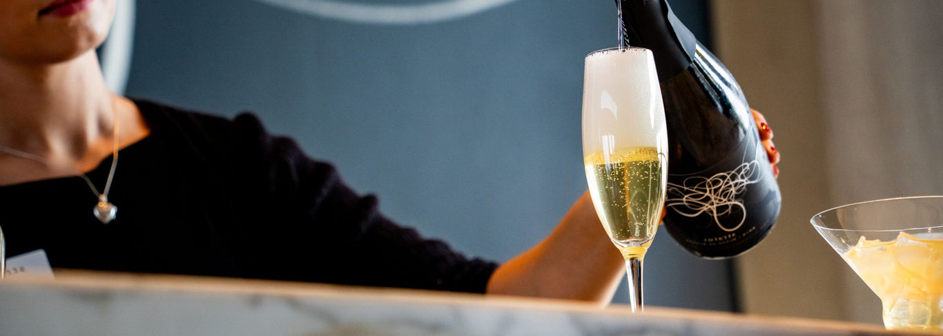 Stratus sparkling wine service